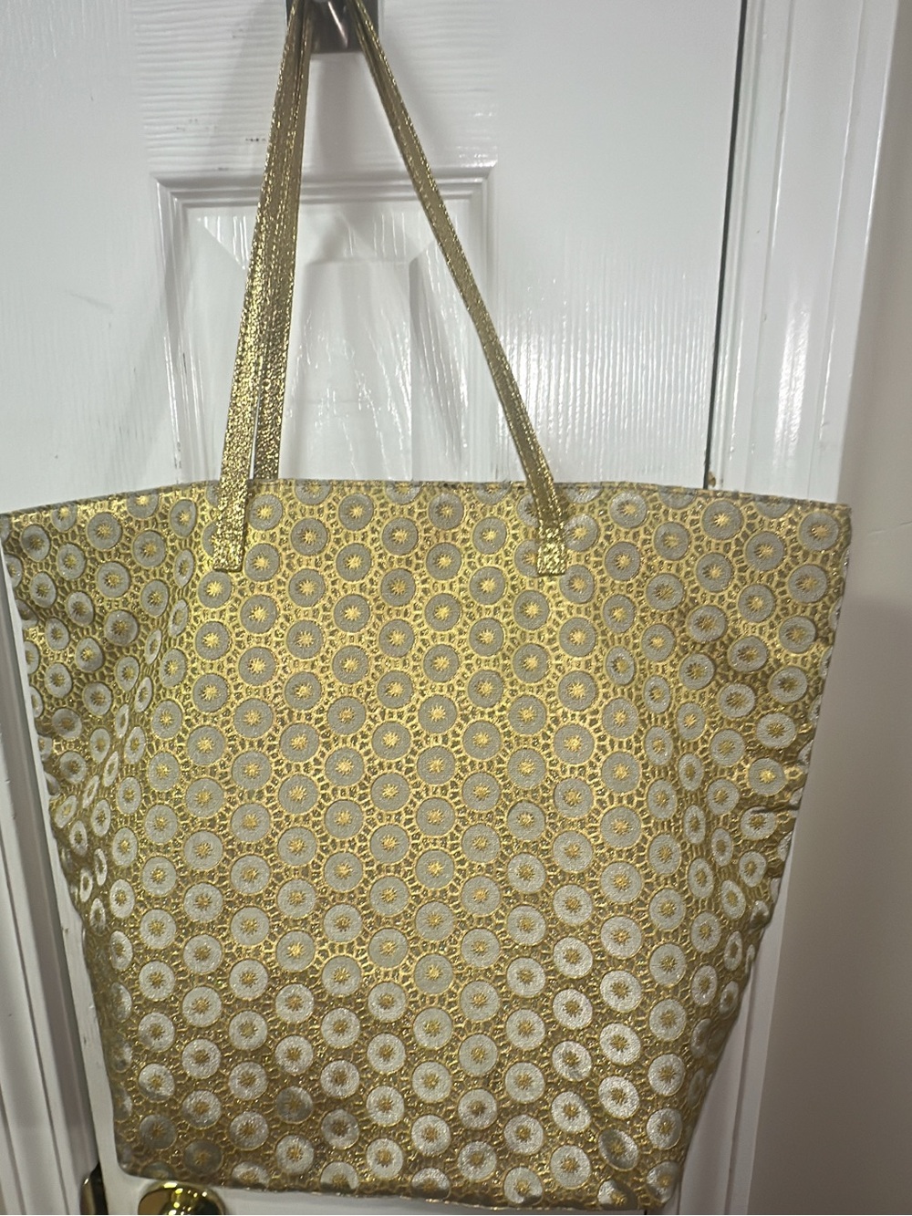 Stephanie Johnson Metallic Gold and White Floral Circle Tote (bags 20)